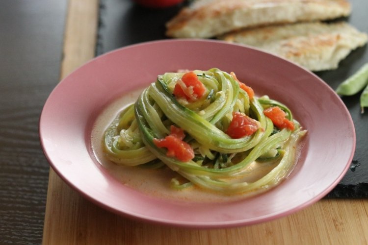 Zucchini Spaghetti with Tomatoes