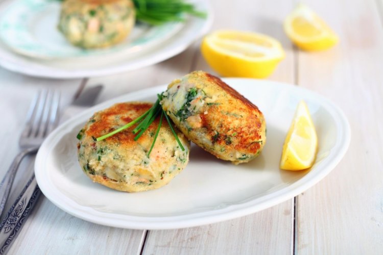 Baked Fish Cutlets with Cheese and Green Onions