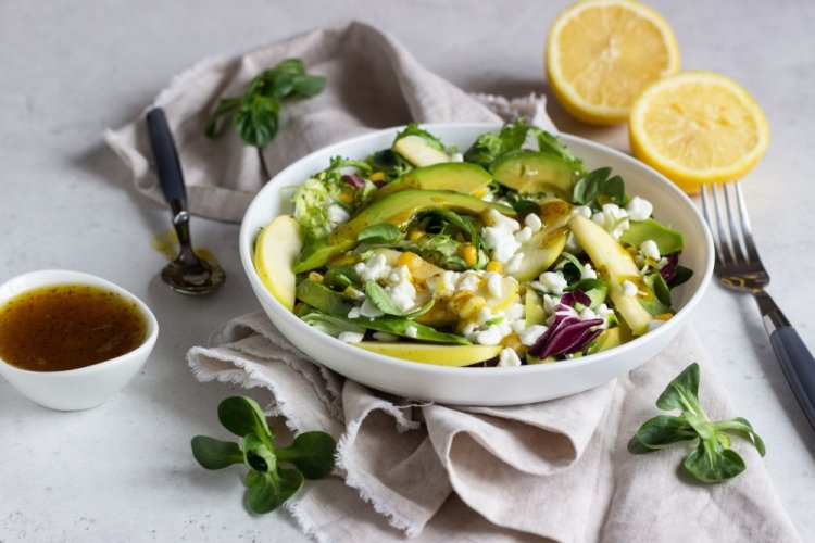 Ensalada de requesón y manzanas