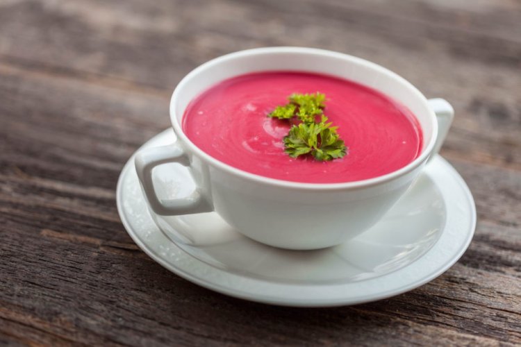 Sopa de remolacha con leche de coco