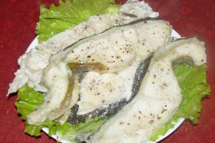 Wolffish Steaks with Onion and Mayonnaise in the Oven