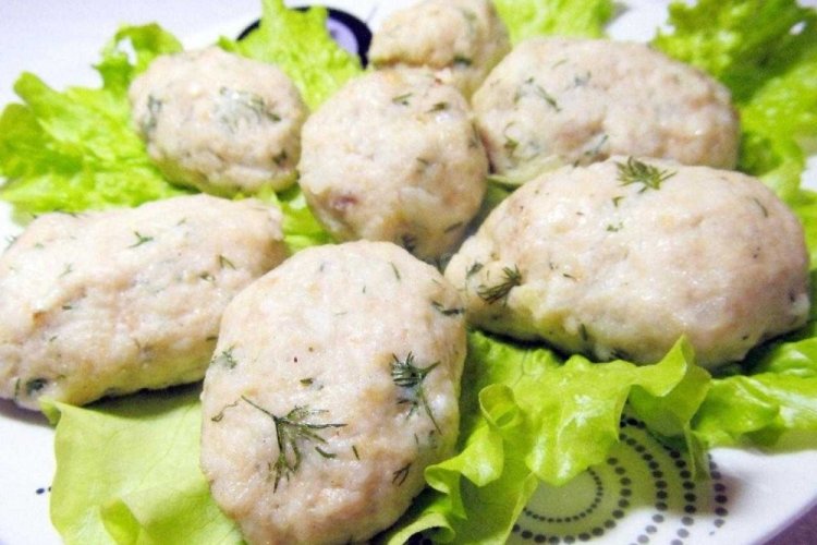 Steamed Chicken Patties with Zucchini