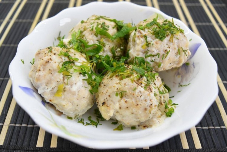 Steamed Chicken Patties with Bread