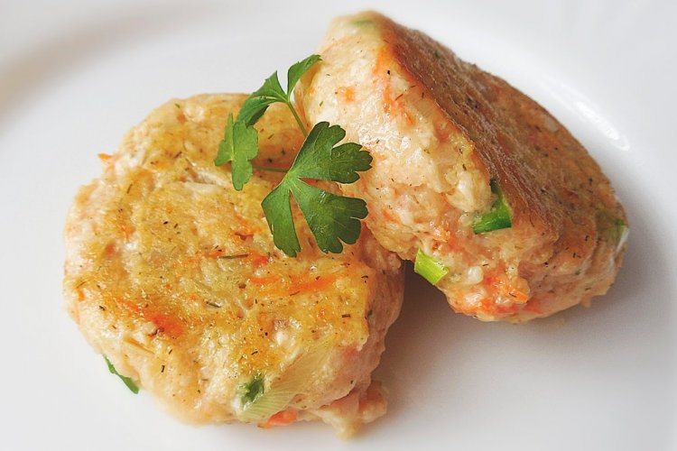 Turkey Cutlets with Bread, Onion, and Carrot