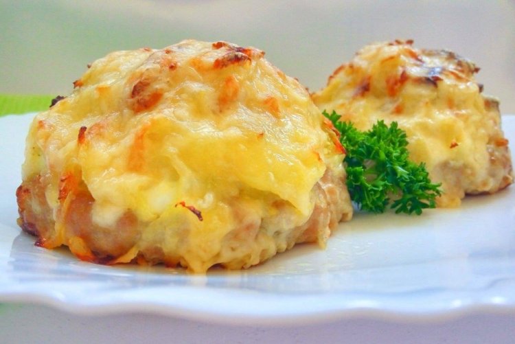 Turkey Cutlets with Cheese Topping