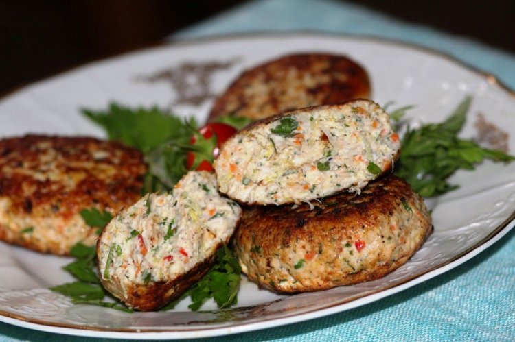 Turkey Cutlets with Vegetables in the Oven