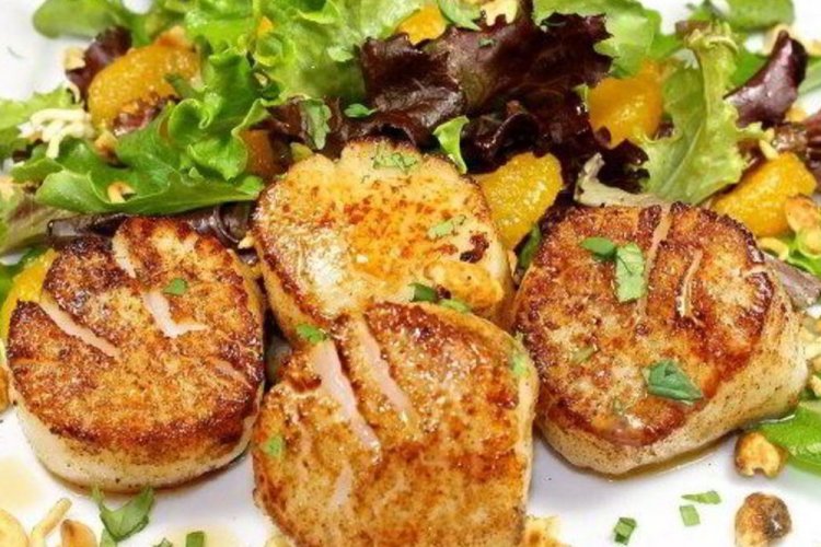 Scallops with Oranges and Green Peas