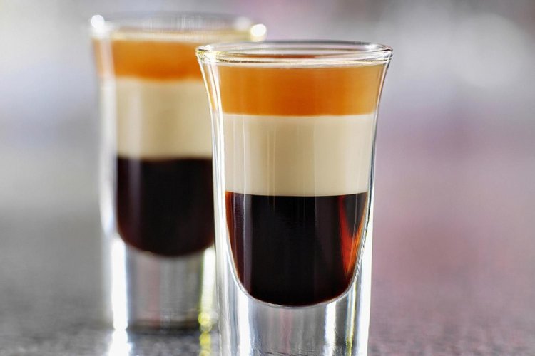 B-52 con licor Cointreau