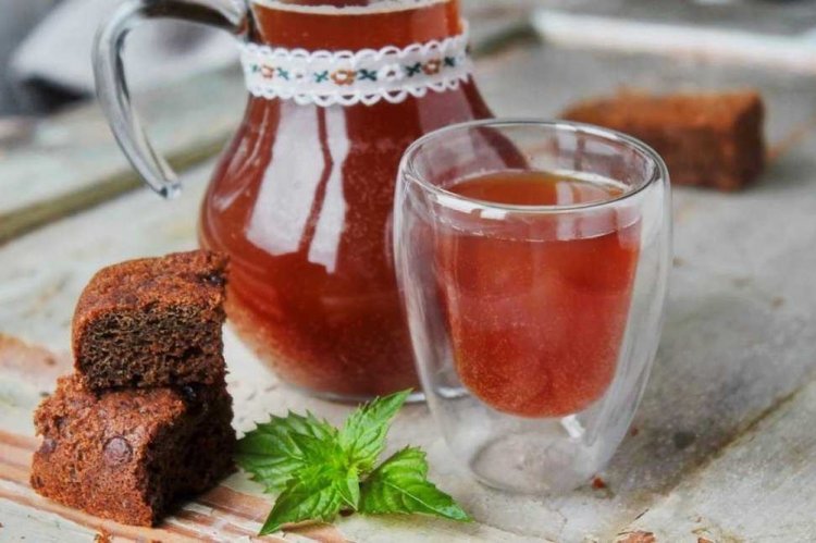 Rye Bread Kvass with Honey and Mint