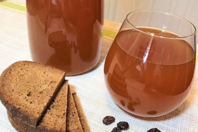 Rye Bread Kvass with Sugar and Raisins