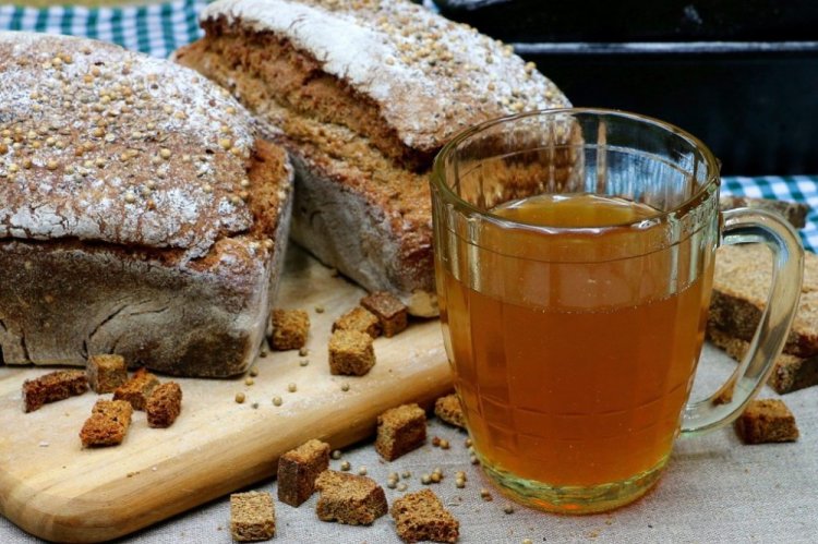 Rye Bread Kvass with Fresh Yeast