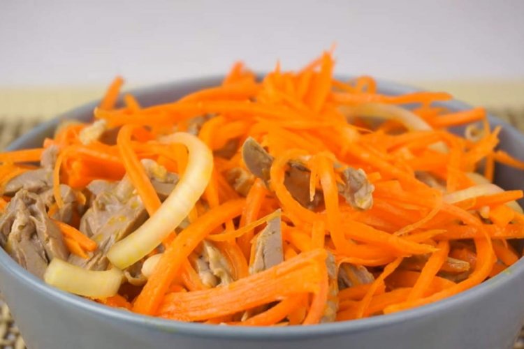 Salad with Chicken Hearts, Carrots, and Oyster Sauce