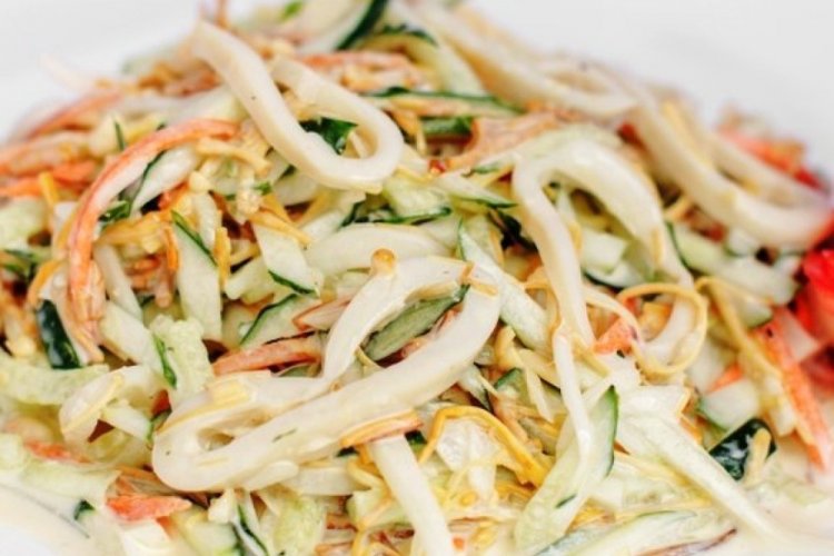 Low-Calorie Calamari and Vegetable Salad