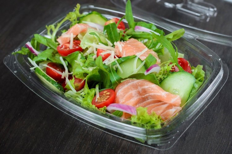 Low-Calorie Salmon and Vegetable Salad