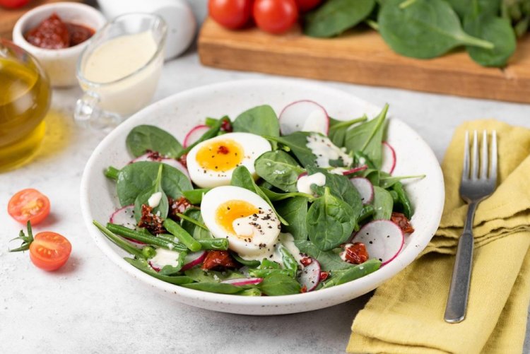 Spinach and Radish Salad