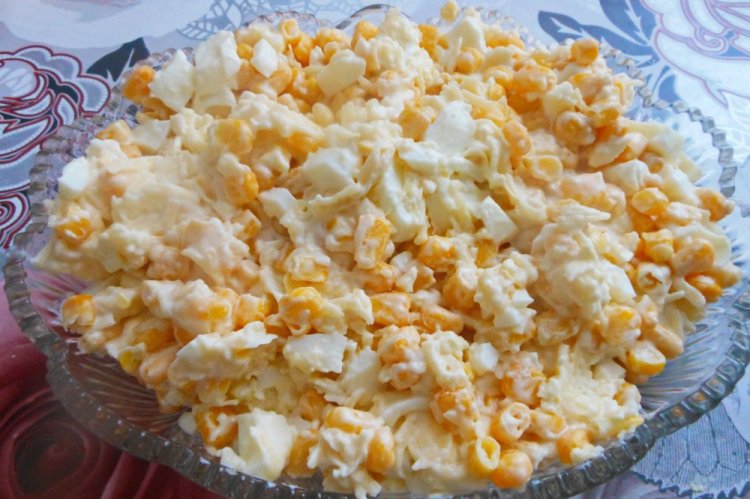 Relleno de huevo y maíz para empanadillas
