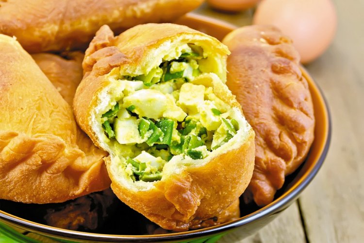 Relleno de huevo y guisantes verdes