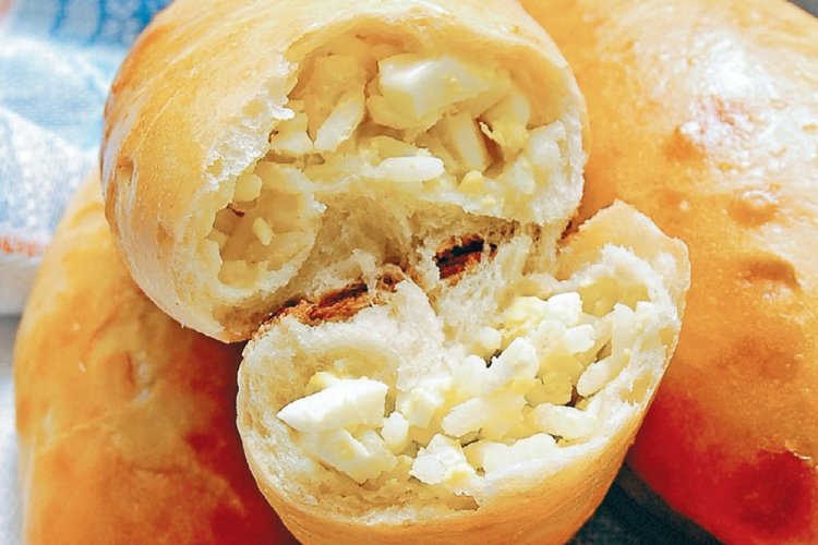 Relleno de huevo y cebolla frita