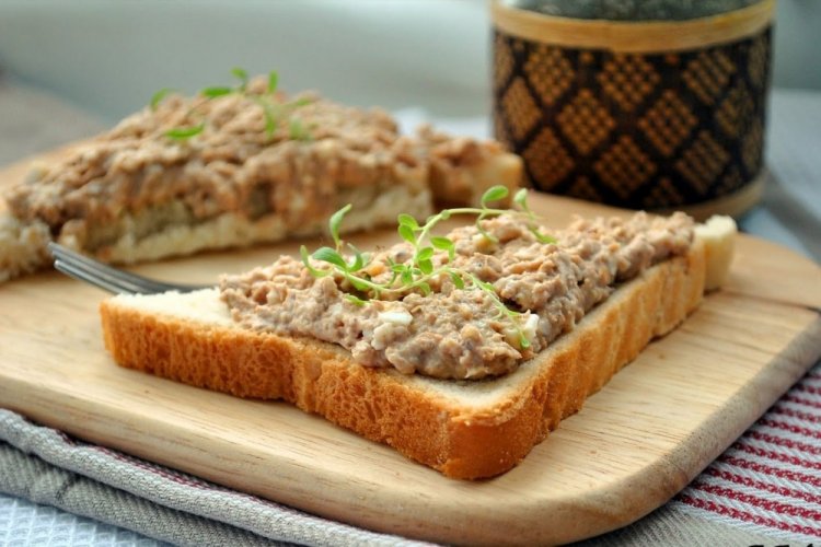 Untable de hígado de bacalao con huevo