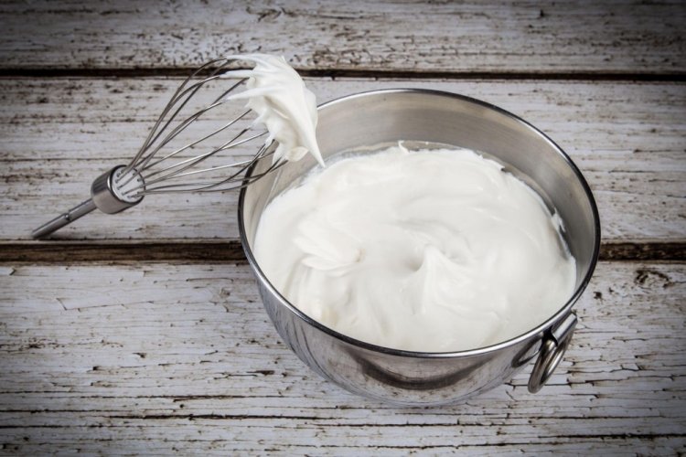 Dry Whipped Cream Frosting for Cake
