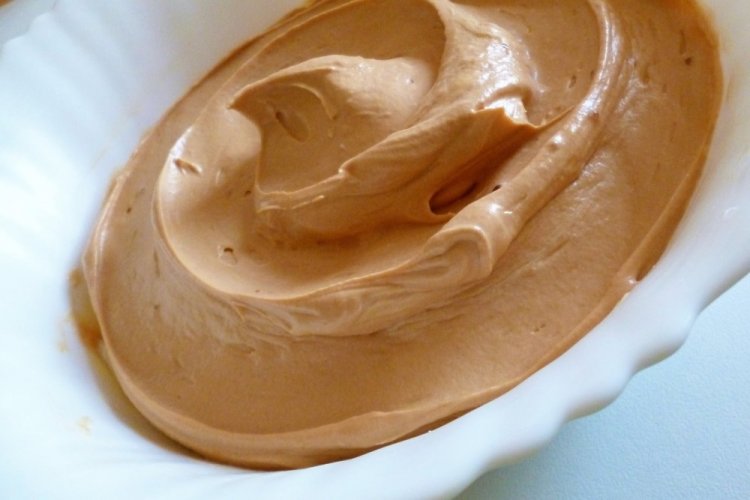 Whipped Cream Frosting with Condensed Milk