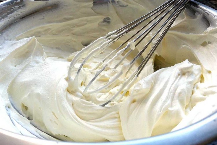 Whipped Cream Frosting with Gelatin for Cake