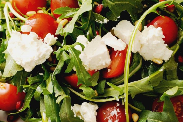 Ensalada de tomates cherry y queso feta