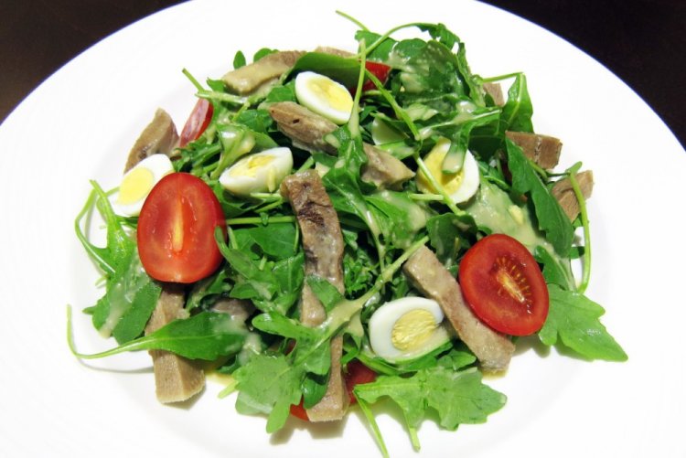 Ensalada de ternera y tomates cherry