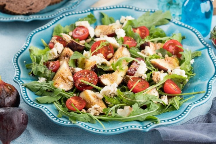 Ensalada de tomates cherry y albaricoques