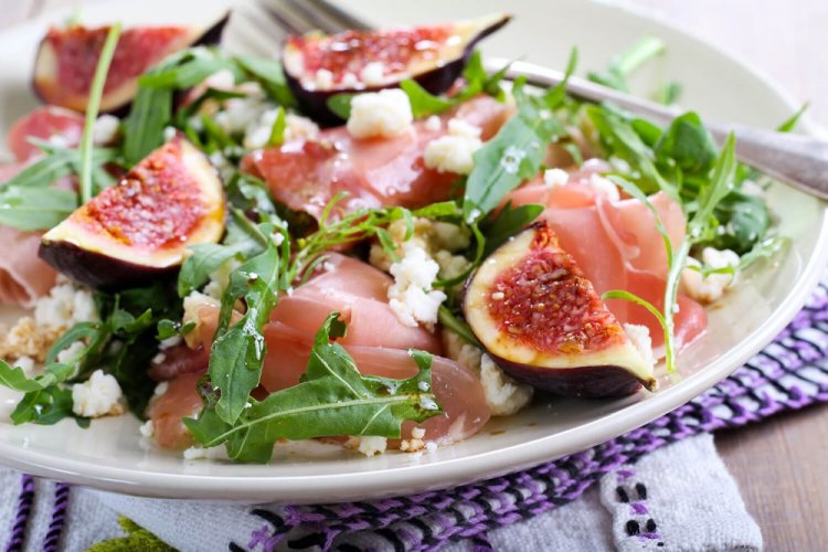 Ensalada de jamón serrano e higos