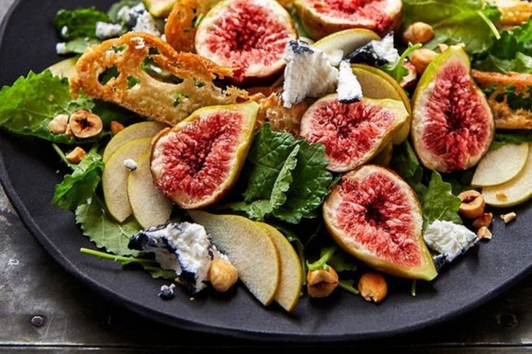 Ensalada de higos, pera y queso de cabra