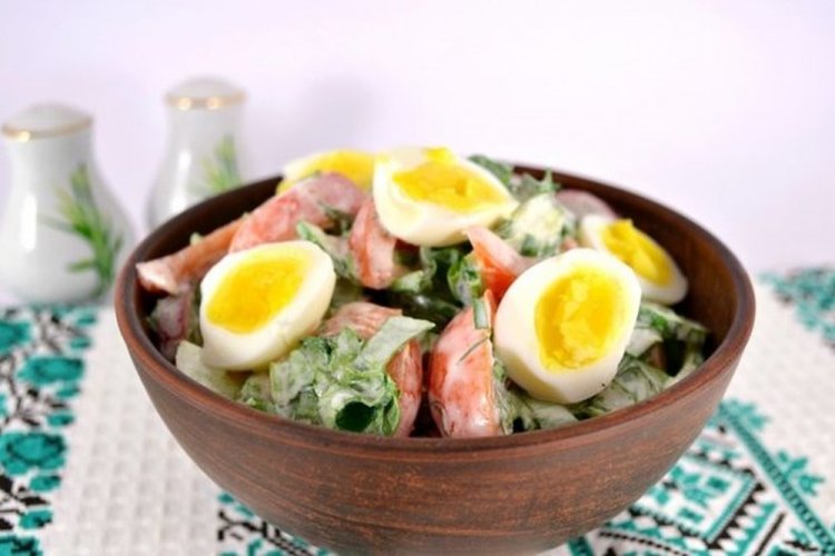 Ensalada con huevos de codorniz y acedera