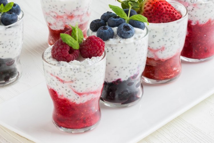 Pudín de chía con leche de avena y bayas