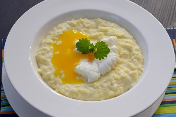 Avena con huevo para el desayuno
