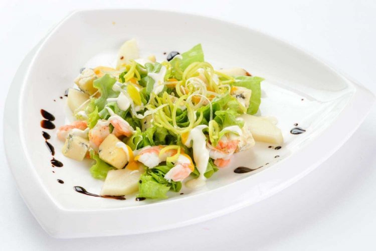 Ensalada de pera y camarones