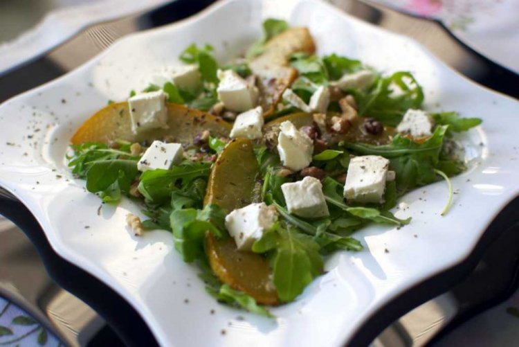 Ensalada de pera y queso de cabra