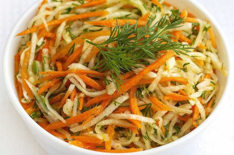 Ensalada de pera y daikon