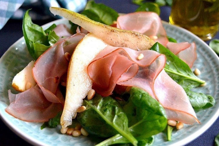 Ensalada de jamón serrano y pera