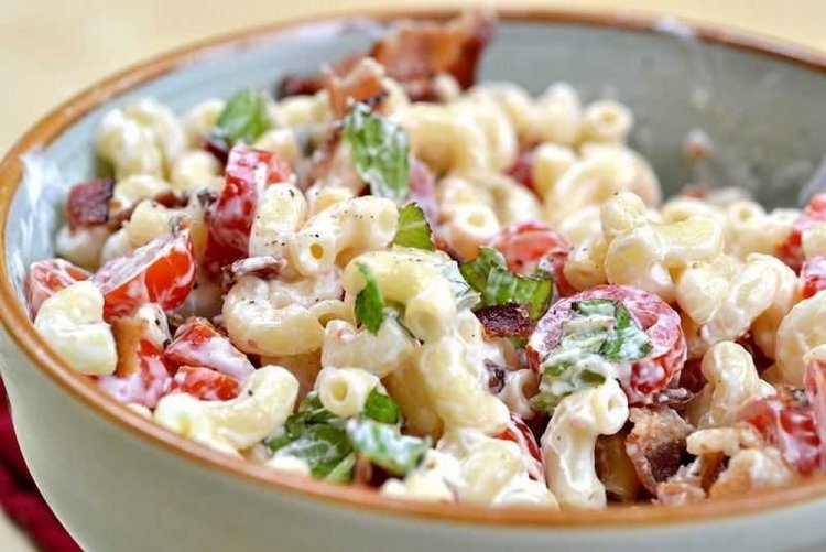 Ensalada de pasta y pollo ahumado