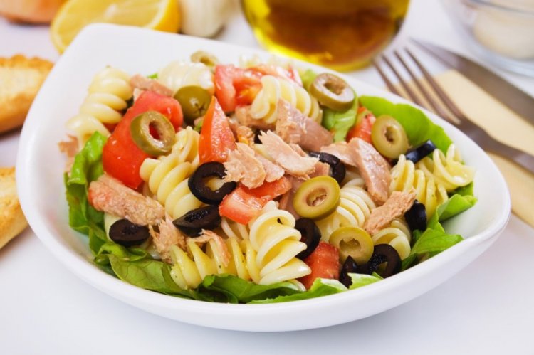 Ensalada de pasta y atún