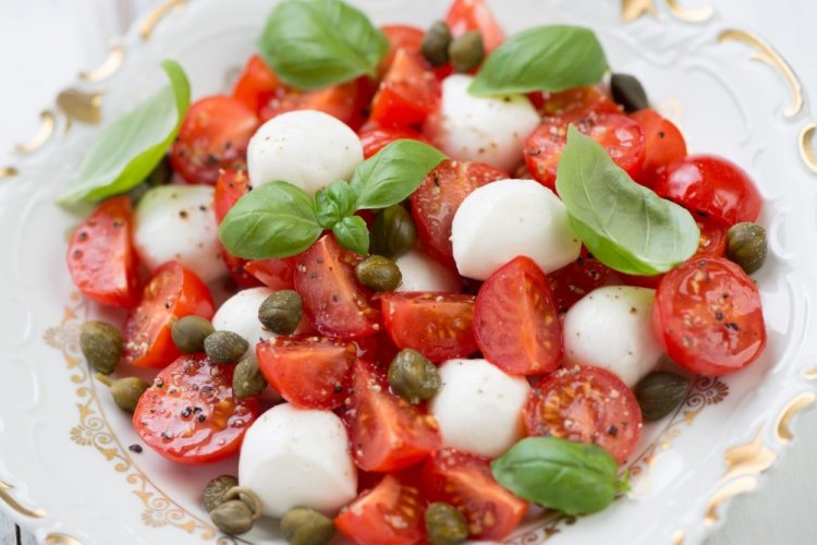 Capers and Mozzarella Salad