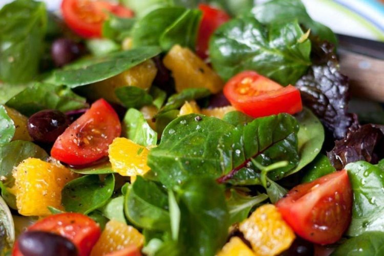 Salad with Olives and Orange