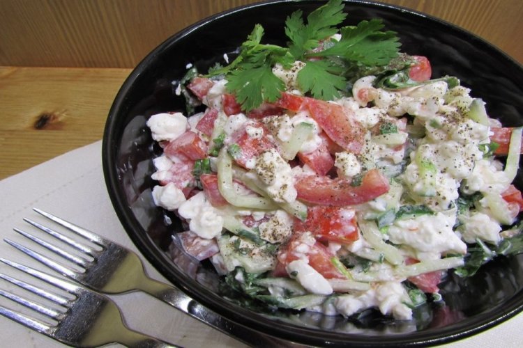 Ensalada de verduras con requesón