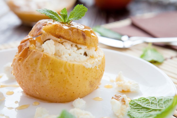 Manzanas asadas con requesón para el desayuno