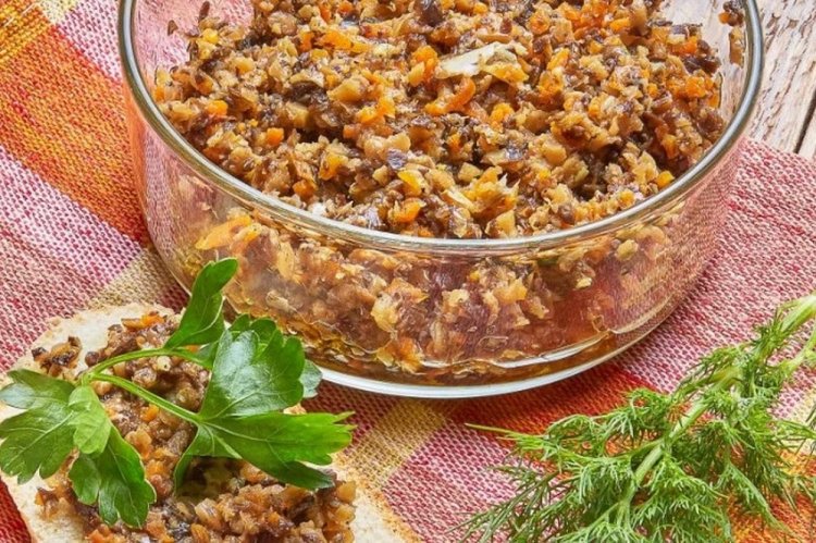 Caviar de setas Lactarius deliciosus con ajo y cebolla