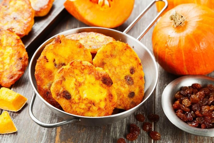 Tortitas de requesón con calabaza y pasas