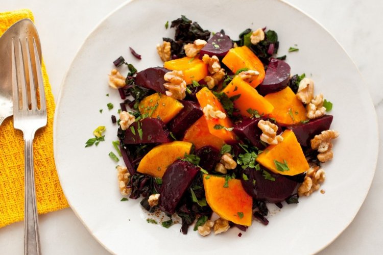 Ensalada de boniato, remolacha y nueces