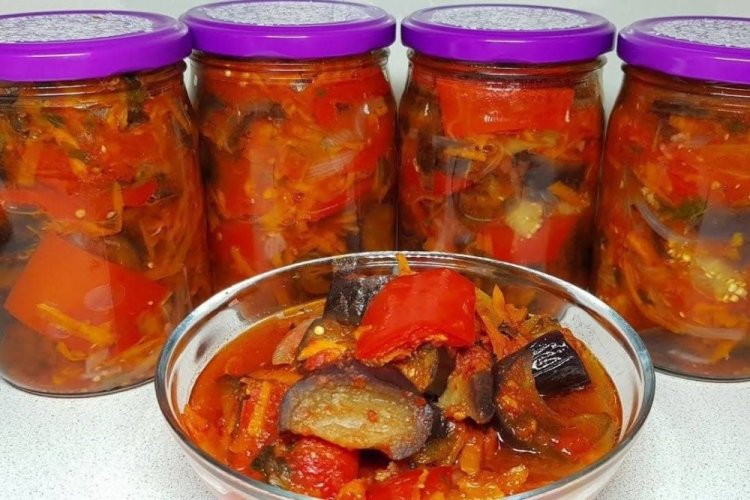 Ensalada de setas Lactarius con berenjenas para el invierno