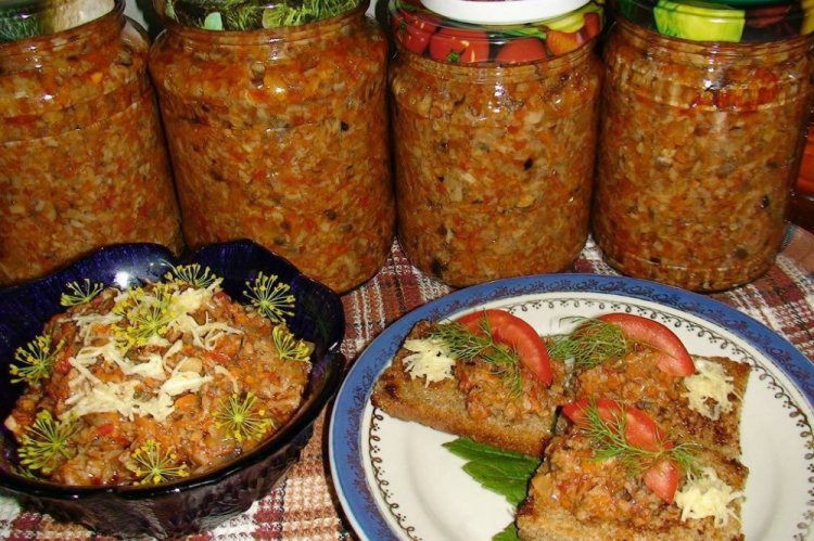 Caviar de setas Lactarius con tomate para el invierno