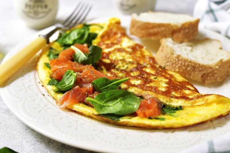 Omelet with Red Fish and Tomatoes